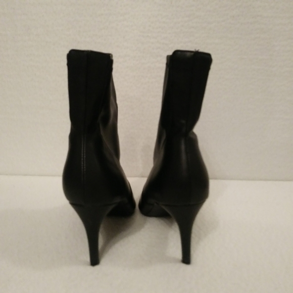 Boots - Picture 4 of 6